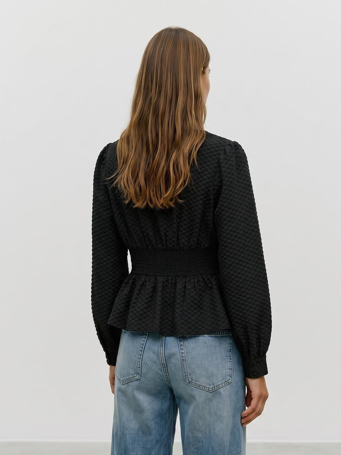 model_shot-back